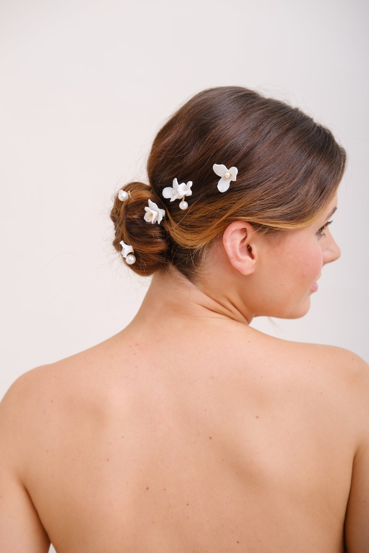 PICS A CHIGNON PERLES ET FLEURS&lt;BR&gt;Flora Pearl (lot de 6 pics)