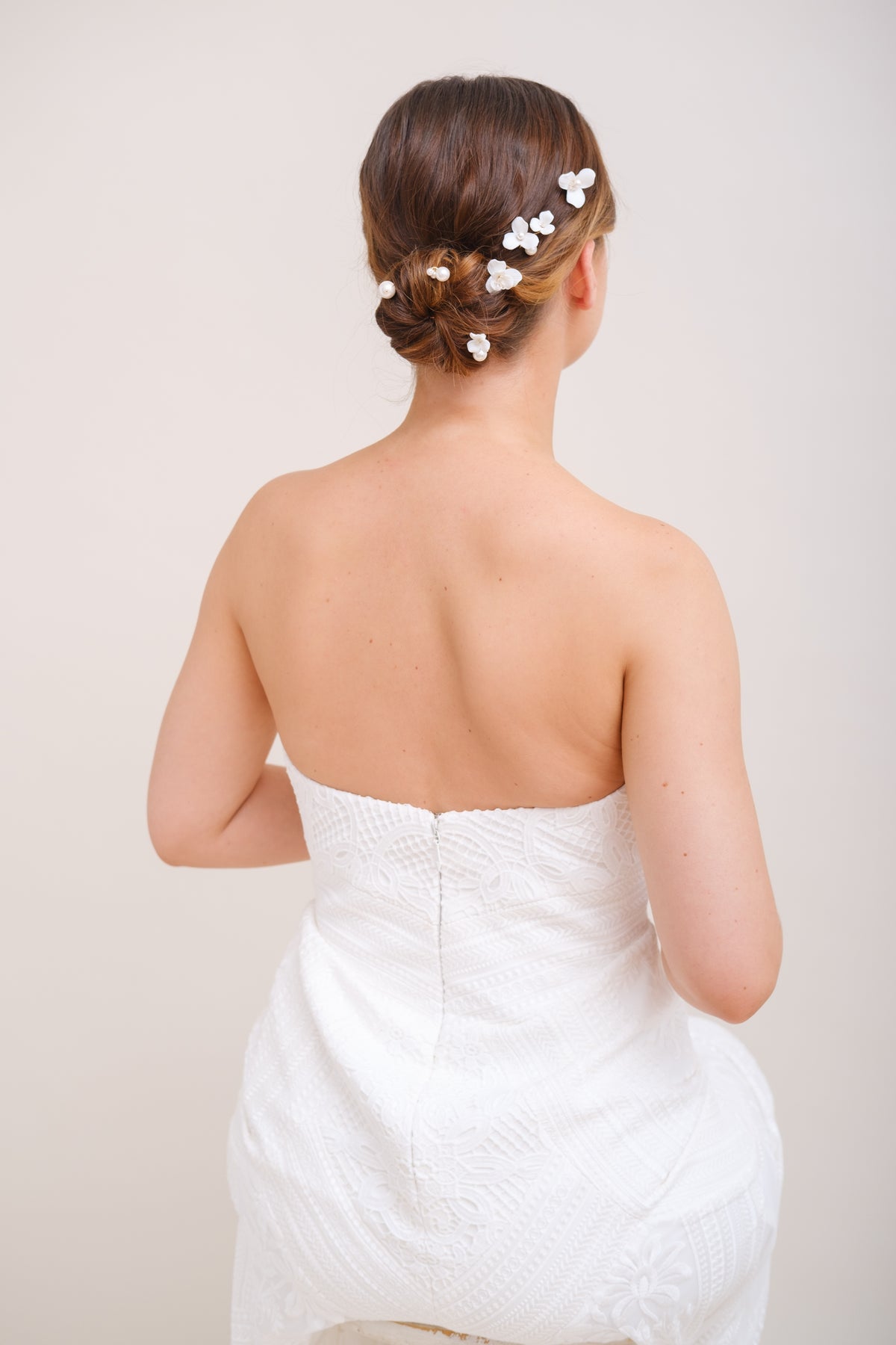 PICS A CHIGNON PERLES ET FLEURS&lt;BR&gt;Flora Pearl (lot de 6 pics)