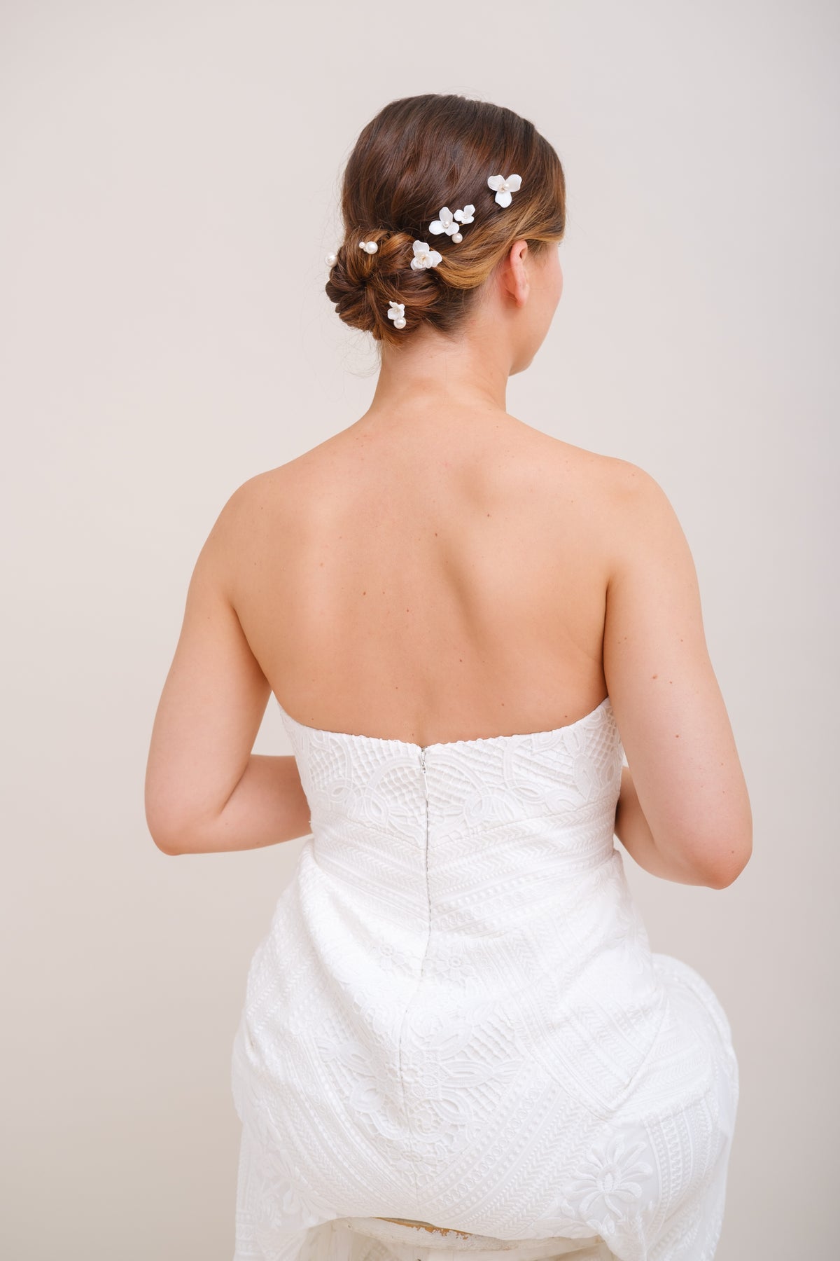 PICS A CHIGNON PERLES ET FLEURS&lt;BR&gt;Flora Pearl (lot de 6 pics)