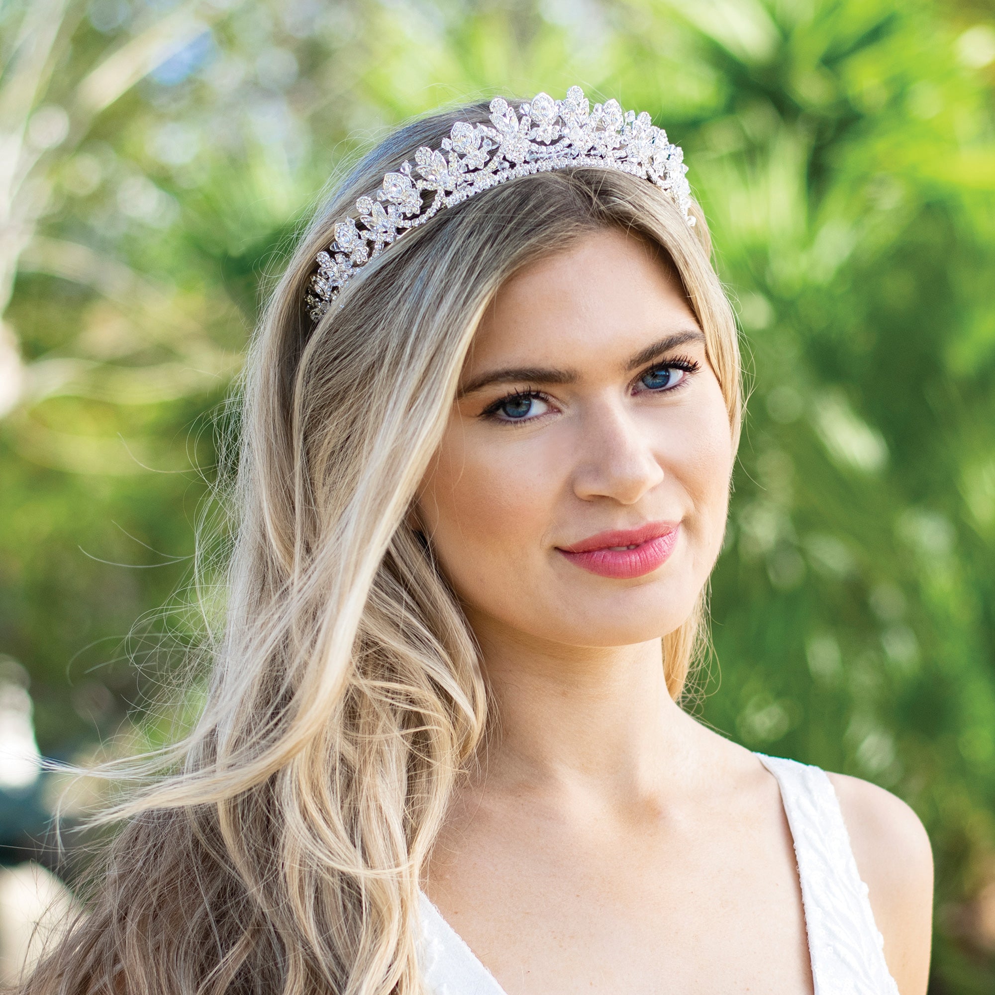Diadème doré d'Héroïne en métal pour femme - Jour de Fête - Accessoires - Carnaval Diadème doré d'Héroïne en métal pour femme - Jour de Fête - Accessoires - Carnaval