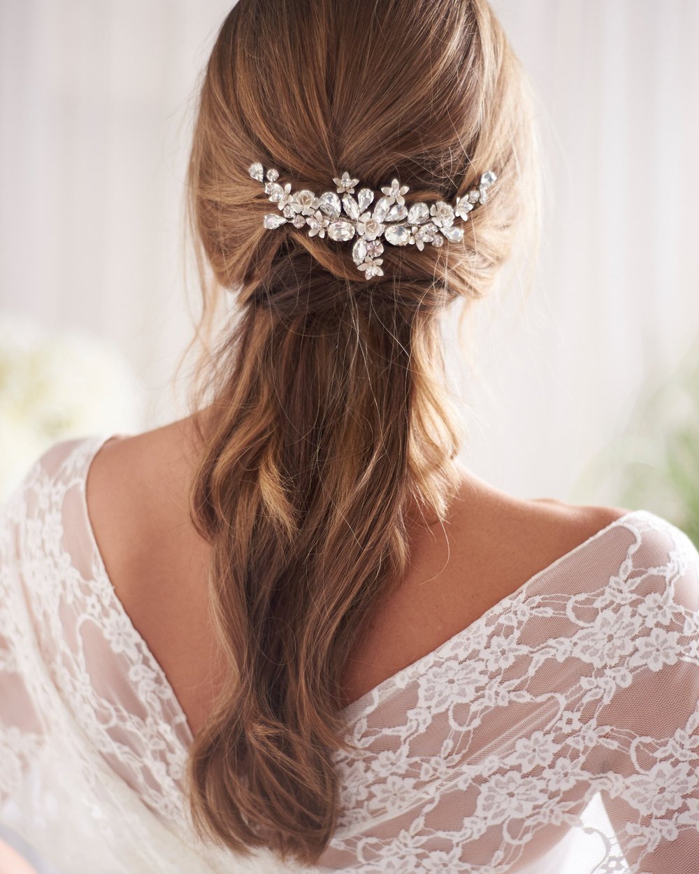 Cheveux Longs Coiffure Avec Peigne Plume Peigne à Cheveux Atelier